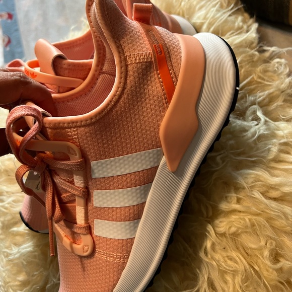 Adidas - Picture 2 of 8